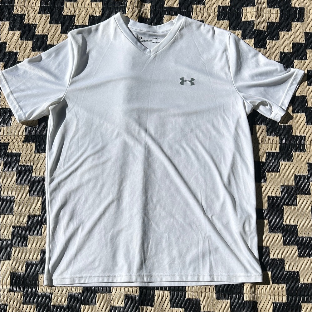 EUC Under Armour Men's White V-Neck Tee